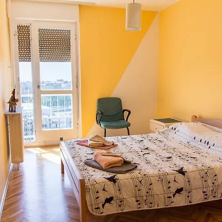 Sunny Apartment *